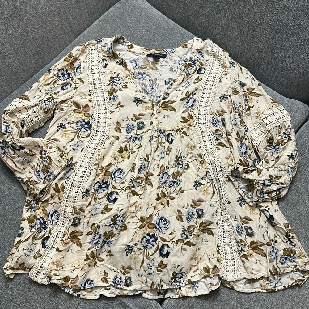 American Eagle Size Small Oversized Babydoll Shirt/Lace, Blue, Yellow,Tan Floral